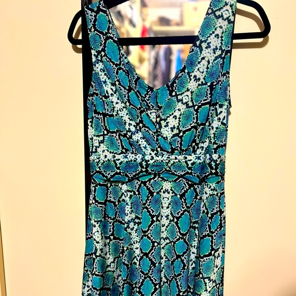 BCBG summer dress, stretchy, comfortable, deep V front, back cut outs - Picture 2 of 9